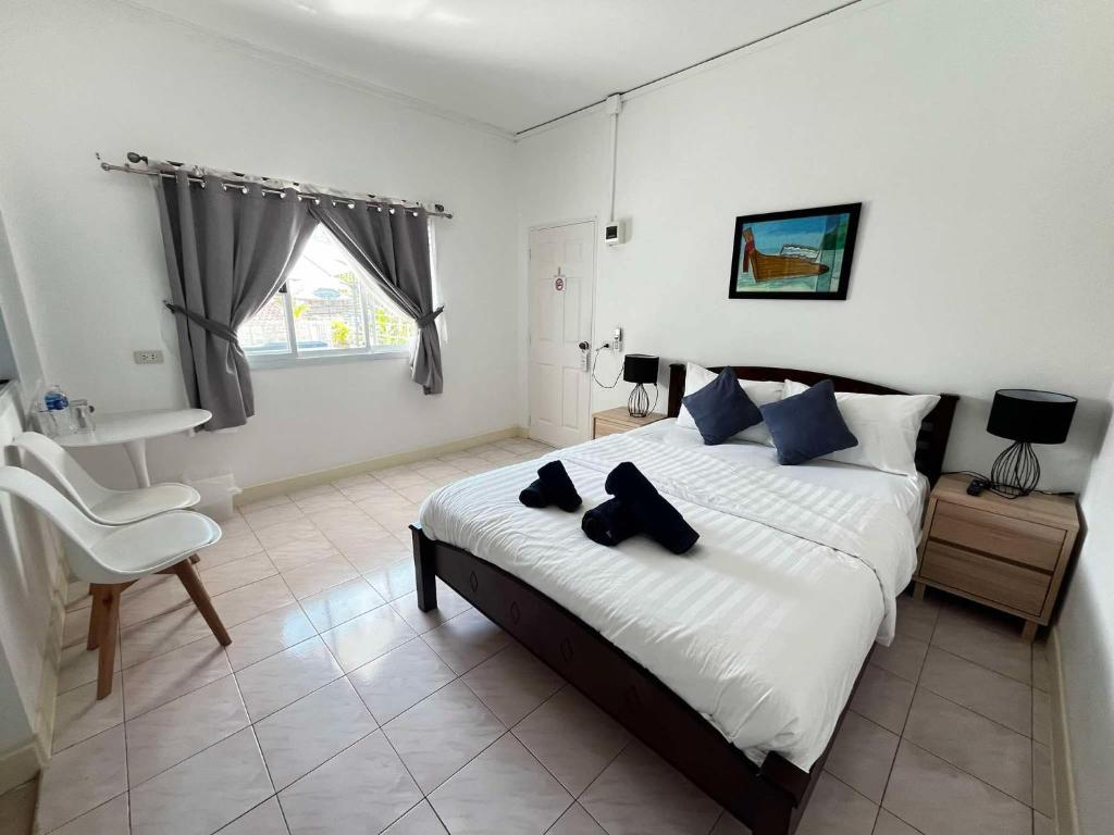 Elephant Sports Bar and Accommodation photo 2