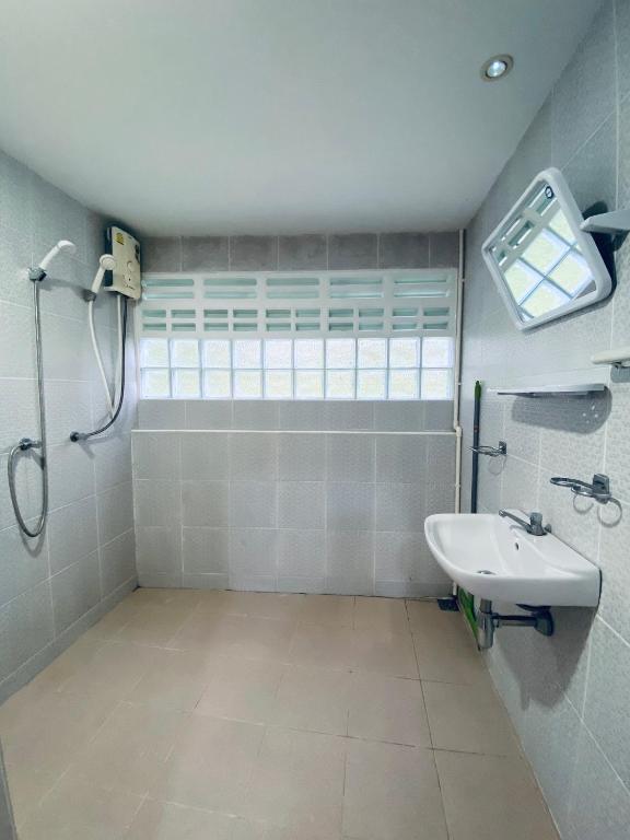 Elephant Sports Bar and Accommodation photo 3