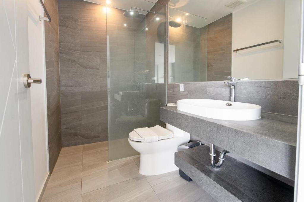 Sleek 2 Bed Apt T2-818 photo 3