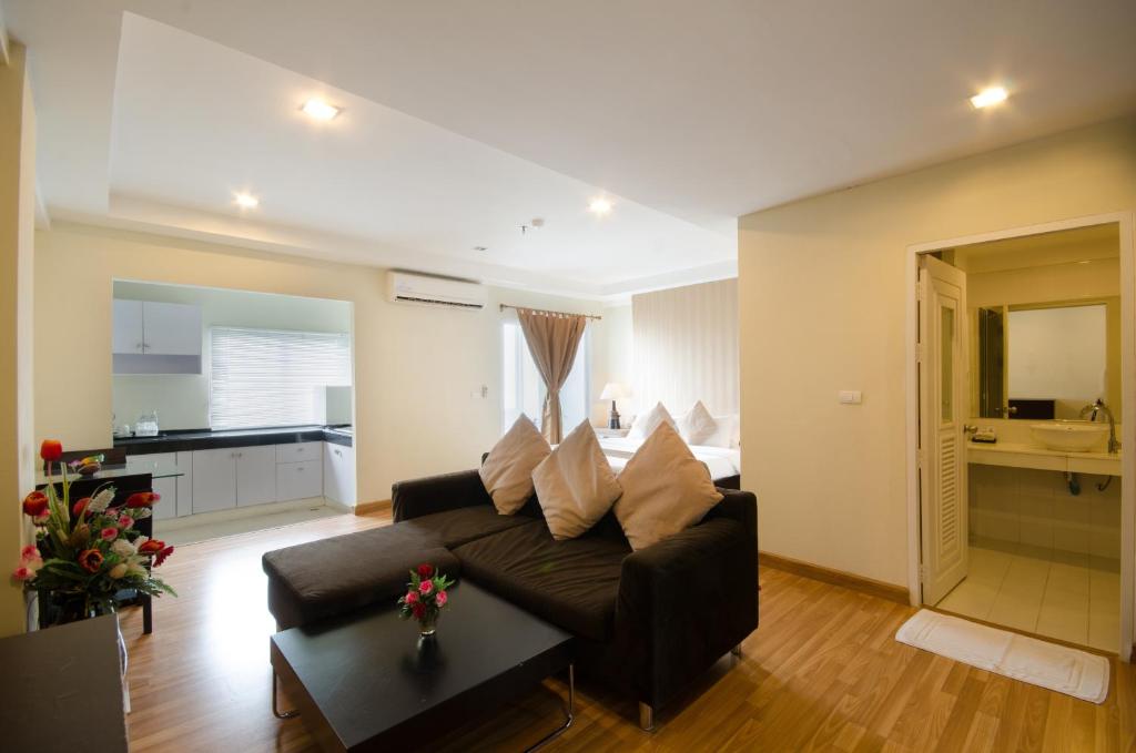 Sunday Platinum Suites photo 3
