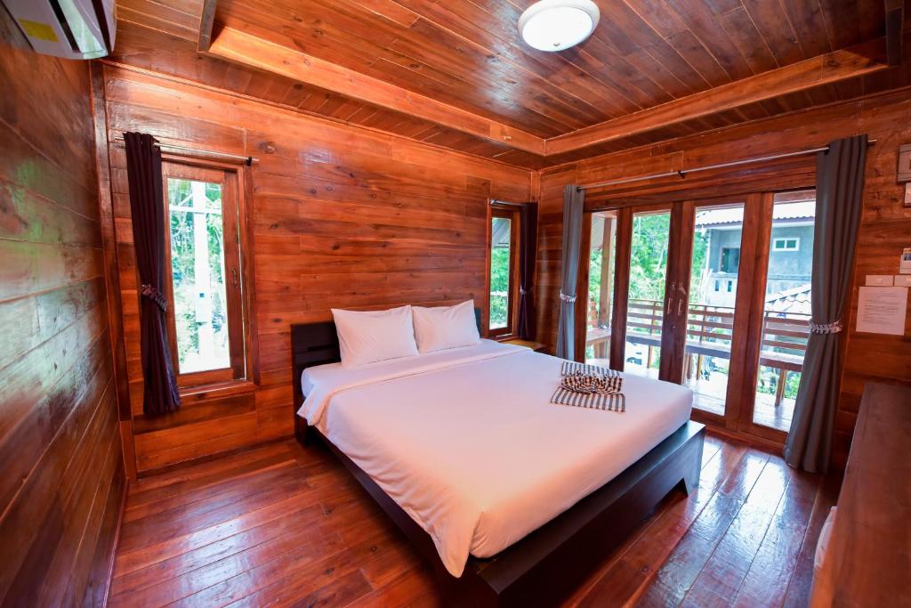 Siam Lanta Resort - SHA Extra Plus photo 2
