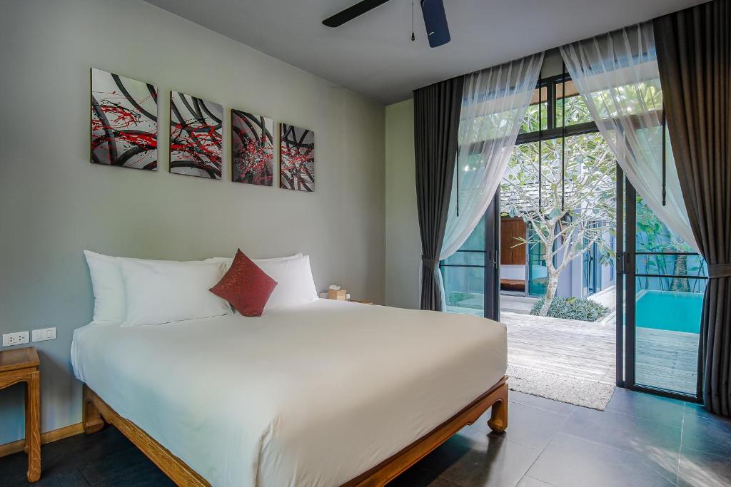 Villa 3 Bedrooms with private pool at ONYX Villa Naiharn photo 2