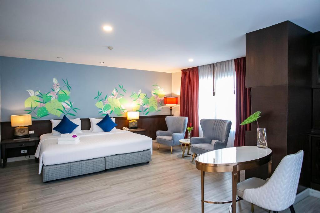 Empress Pattaya Hotel photo 2