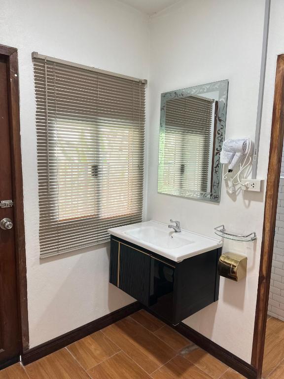 Service Apartment Lampang Room101 ใจกลางเมืองใกล้กาดกองต้า photo 3