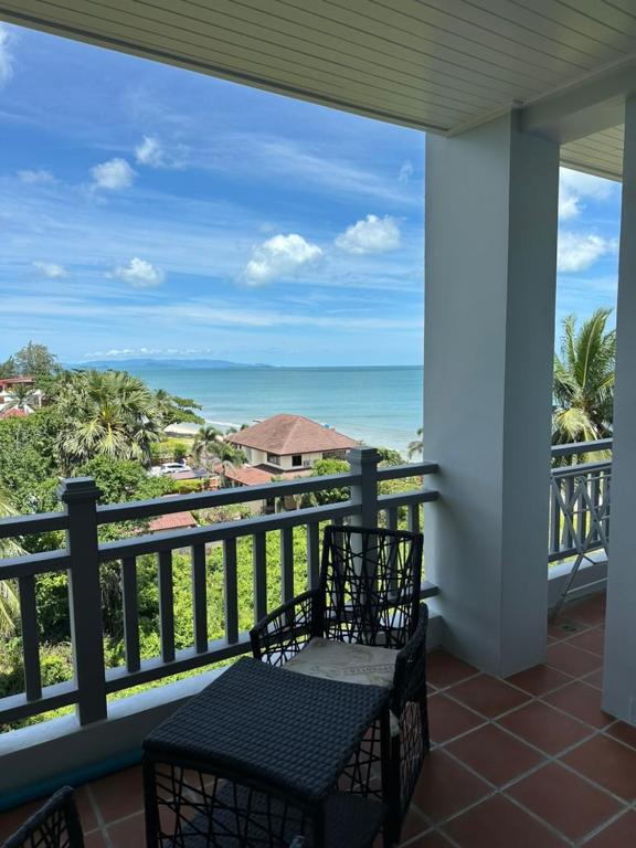 Top-Floor 1-Bedroom Ocean View Condo — photo 1