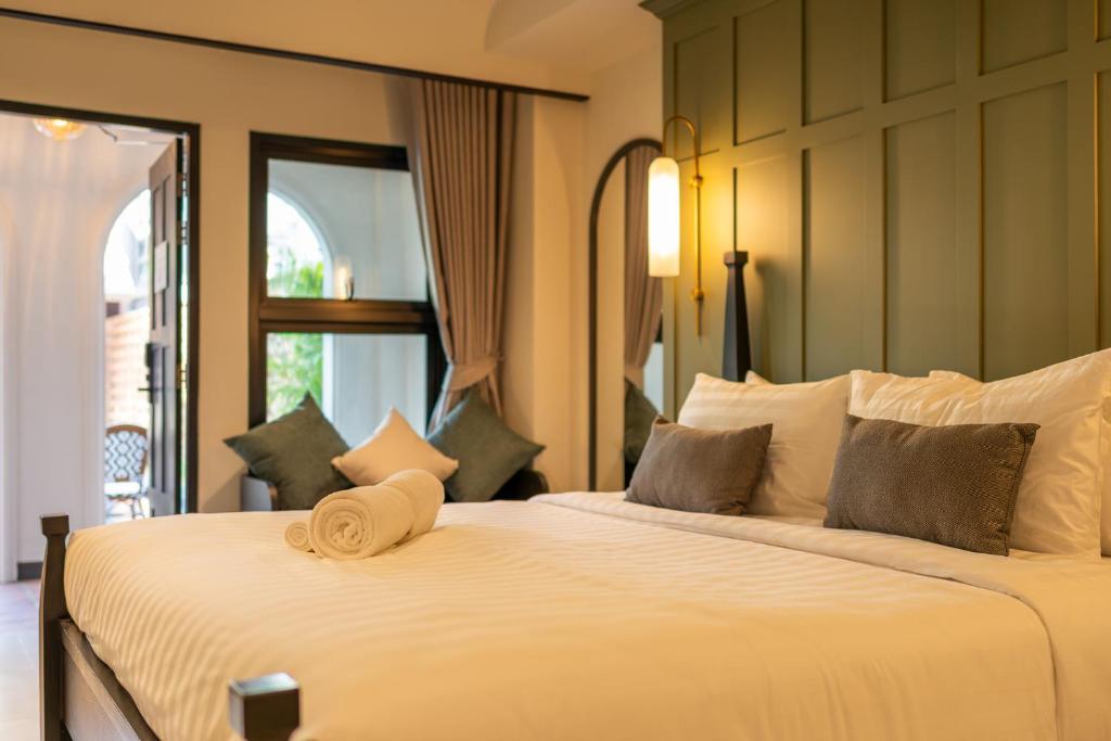 Shamrock Chiangmai Hotel-Adult Only photo 2