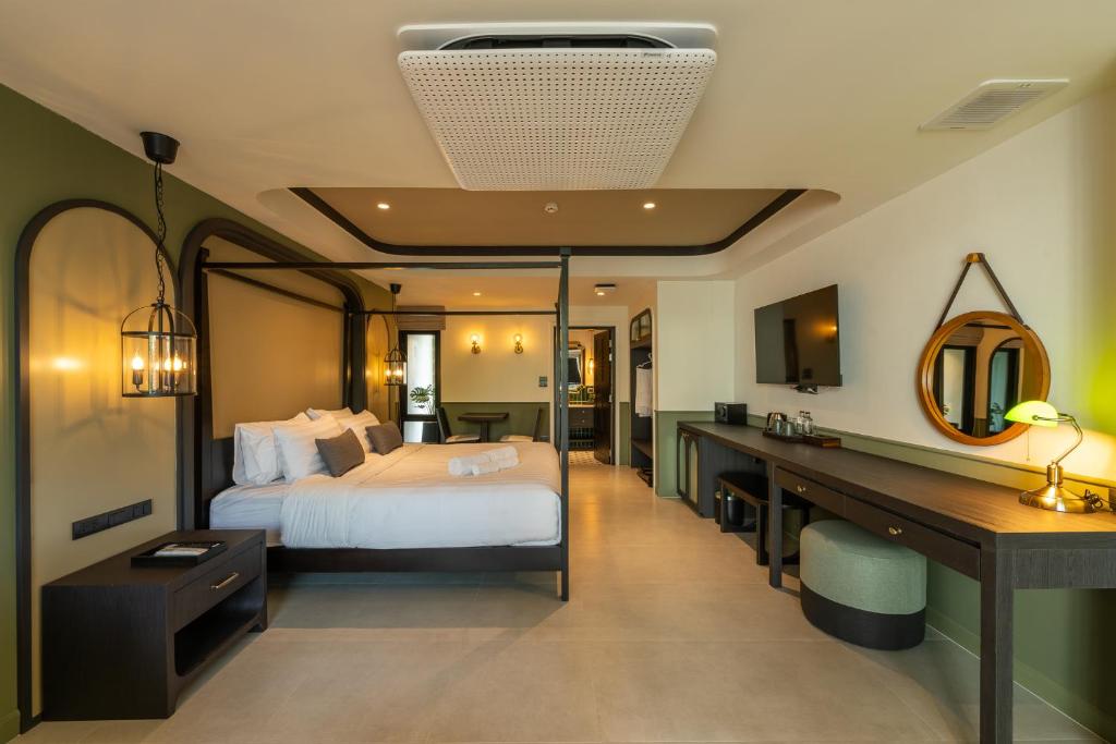 Shamrock Chiangmai Hotel-Adult Only photo 3
