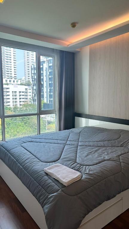 Spacious Sukhumvit Condo near EmQuartier photo 2