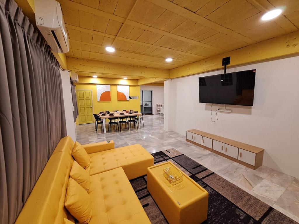 The Yellow House Poolvilla photo 3