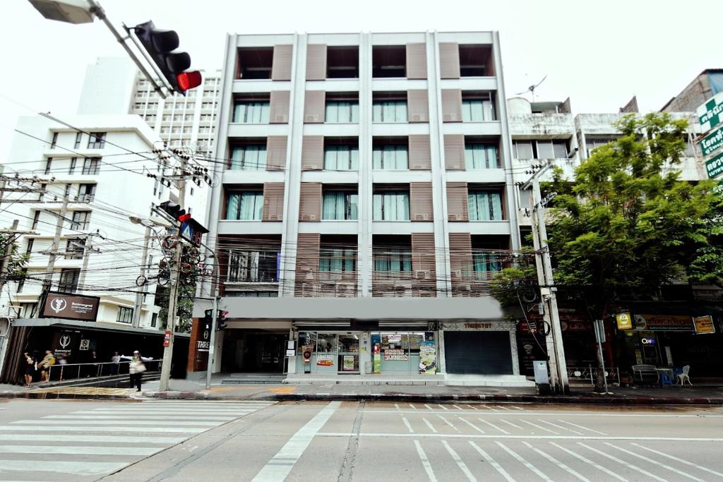 Three Sukhumvit Hotel - SHA Plus Certified photo 2