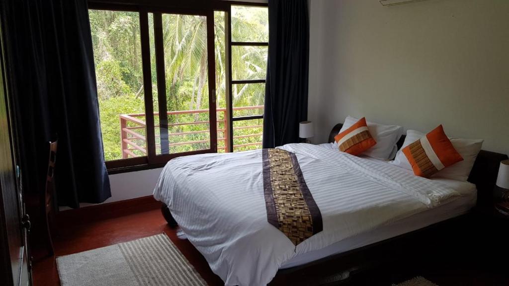 Spacious ocean view pool villa photo 2