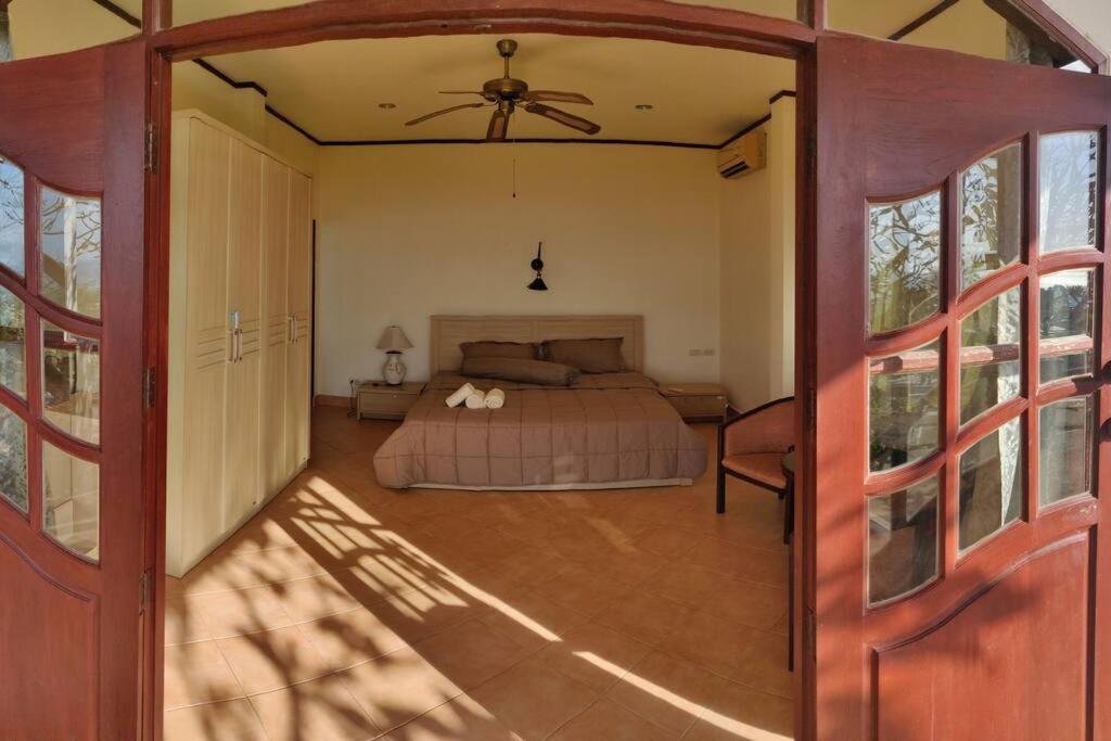 Spacious Villa with Sunset Sea View photo 2