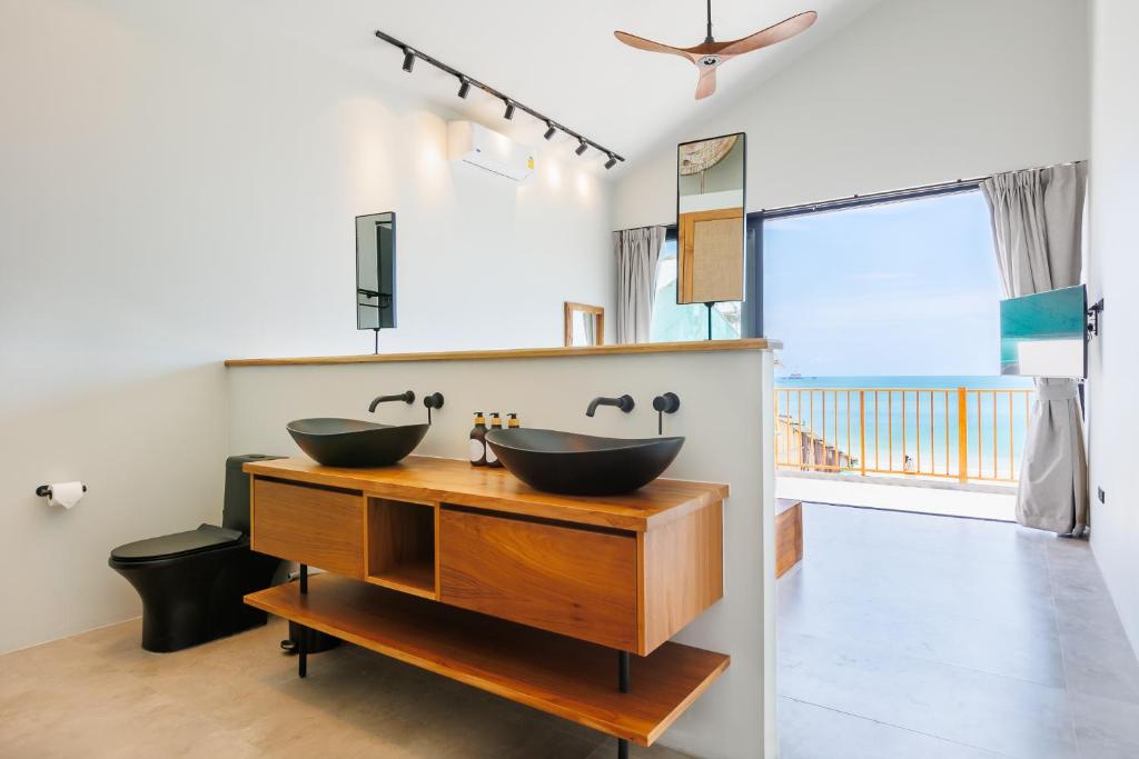 Beachfront 4BR Villa with Private Pool - Ocean Access photo 2