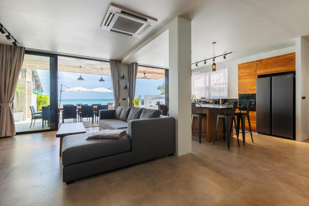 Beachfront 4BR Villa with Private Pool - Ocean Access photo 3