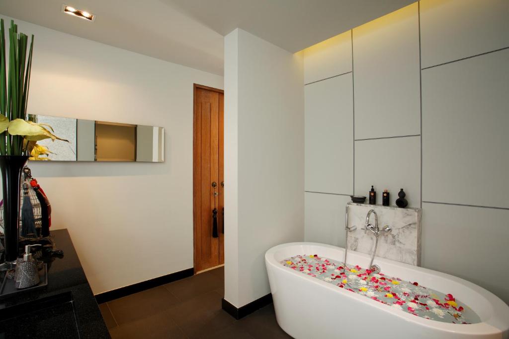 Wings Phuket Villa by Two Villas HOLIDAY photo 3