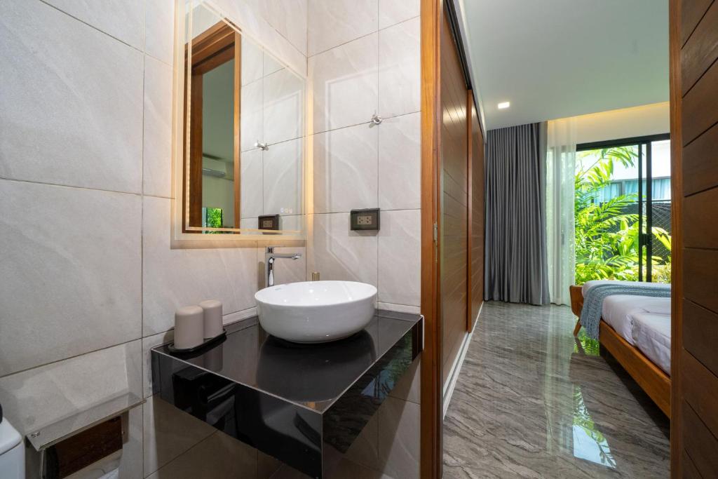 Stylish Pool Villa in Chalong-Phuket-2 Bedroom photo 3