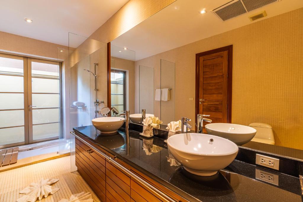 Exotic 3BR Villa Solandra with Tropical Pool and Private Rooftop Terrace in Bangtao photo 3