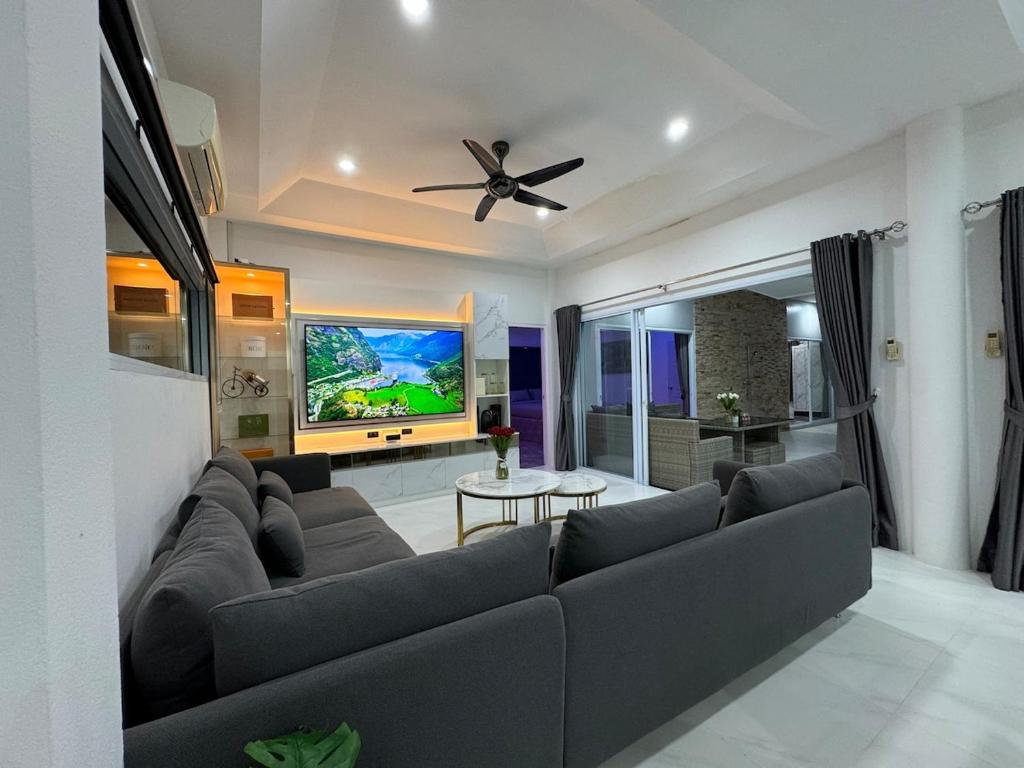 Secret Villa Private 4BR with Pool and Cinema — photo 1
