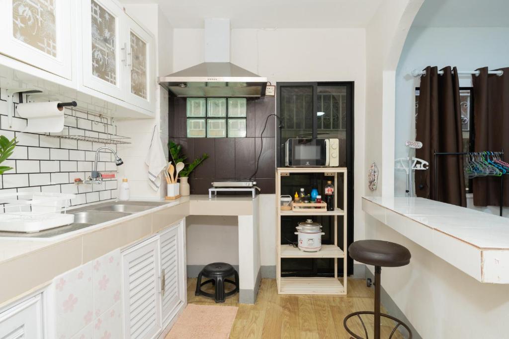 Spacious 3-Storey Townhouse 6-8guests photo 3