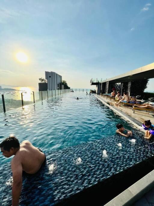 Central Pattaya Amazing Location Infinity Pool — photo 1