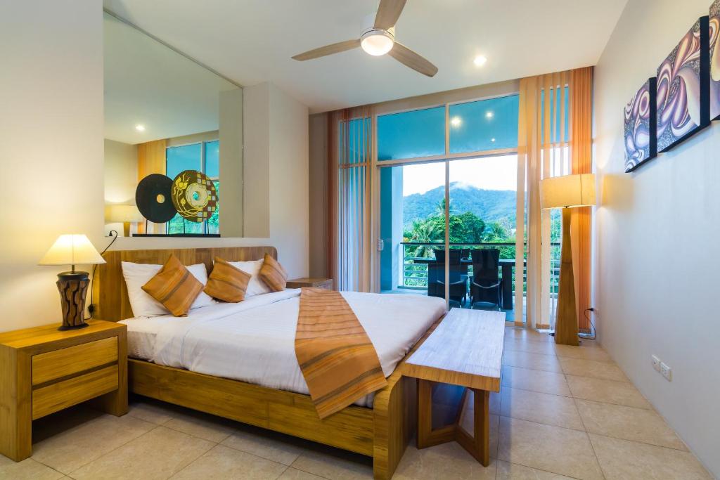 The Palm at Veloche Group by Lofty photo 2