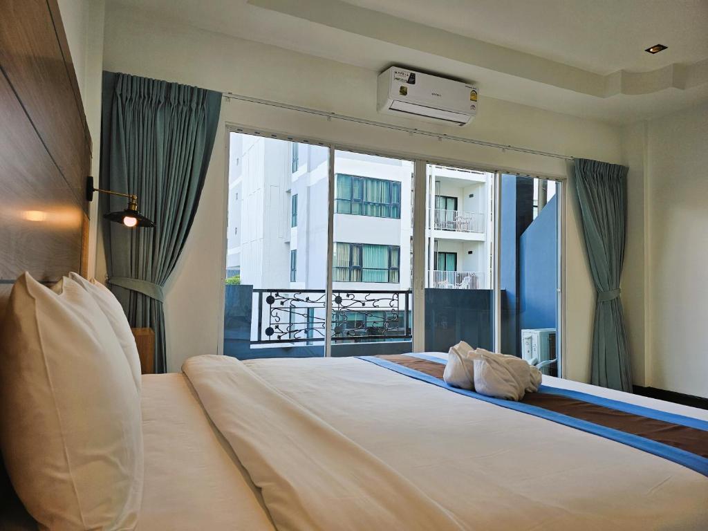 The Base Inn Pattaya photo 2