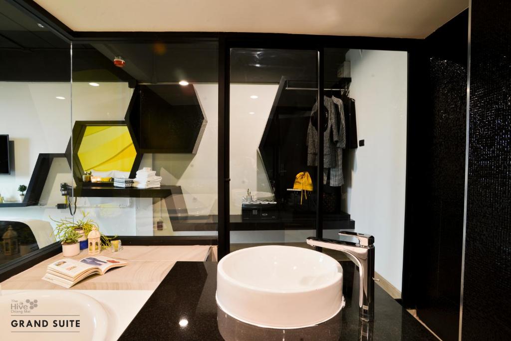 The Hive Chiang Mai Hotel photo 3