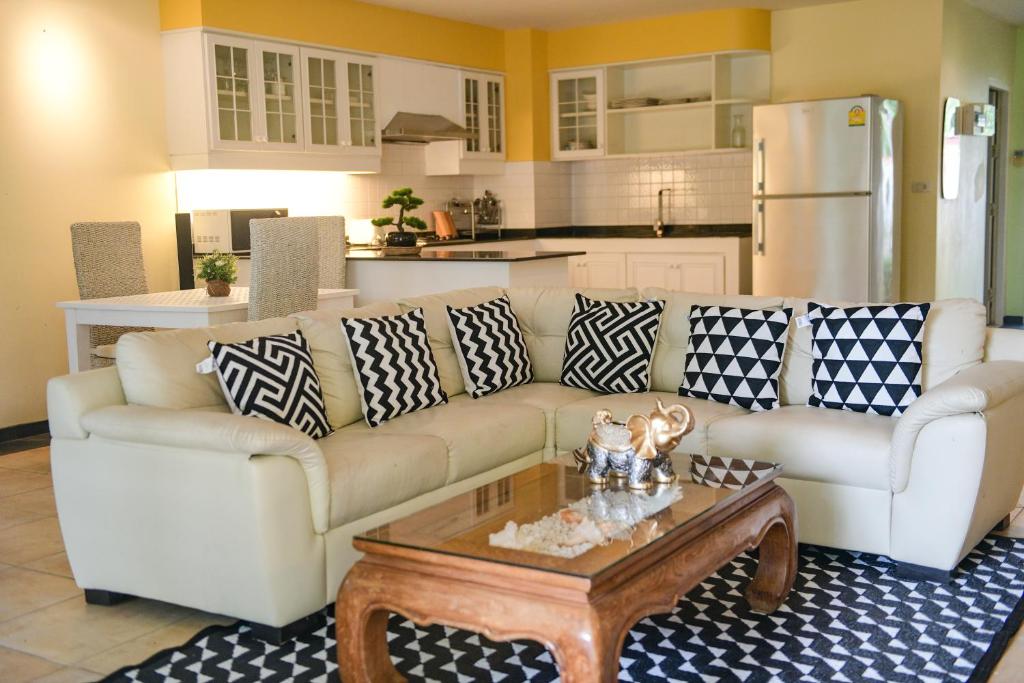 Shimmer Three-Bedroom Villa with large garden and two swimming pools photo 2