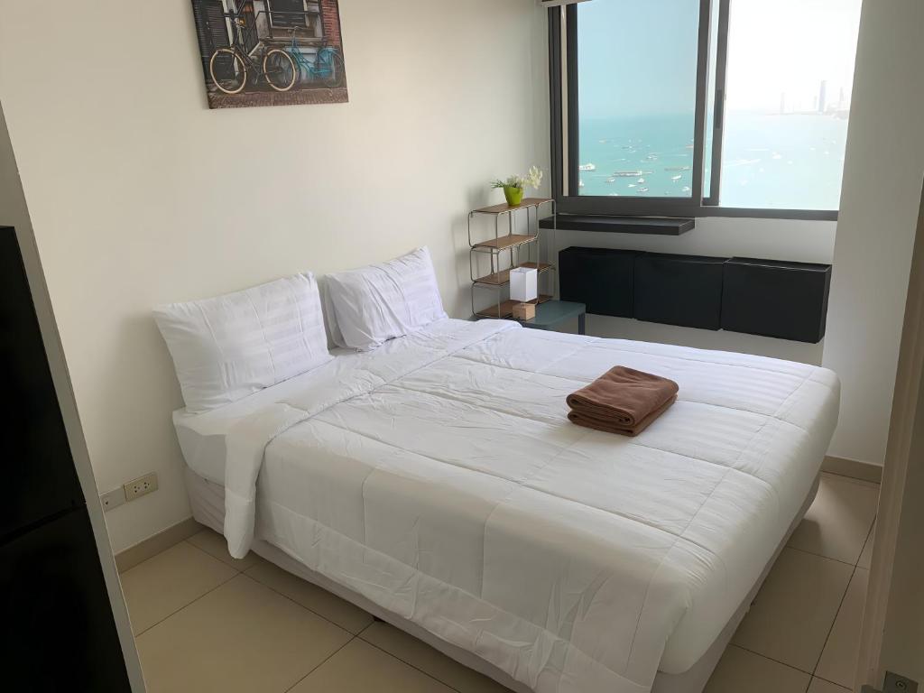 Sea View 2 Bedroom Condo on 39FL Near Walking Street photo 2