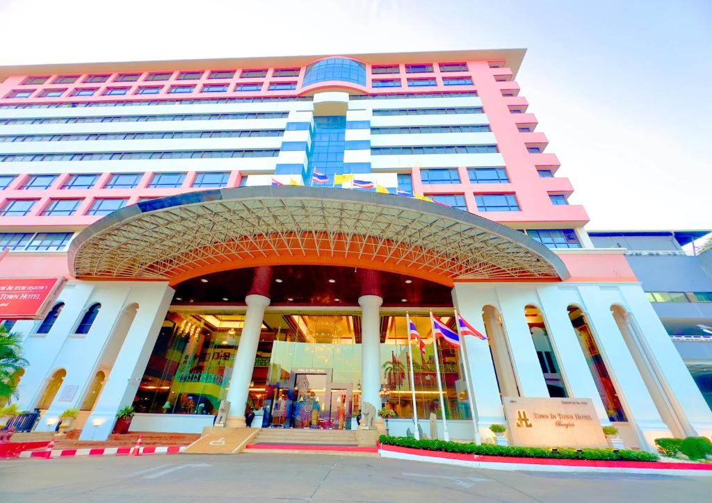 Town in Town Hotel Bangkok — photo 1