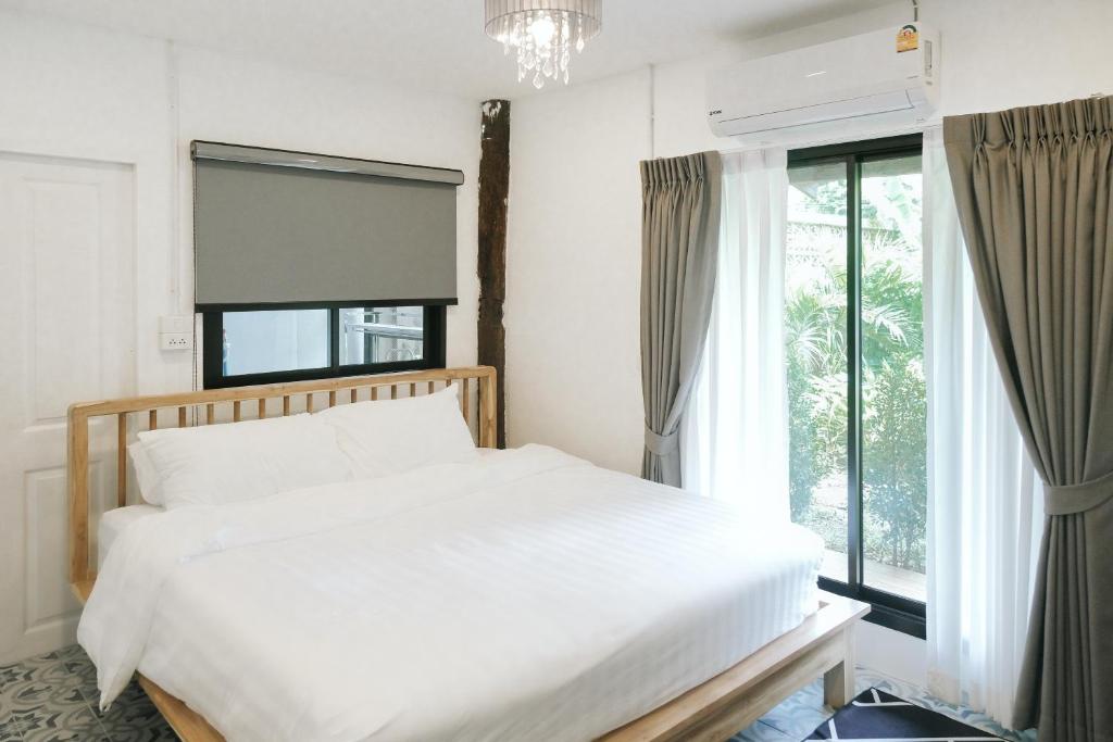 Riverside House photo 2