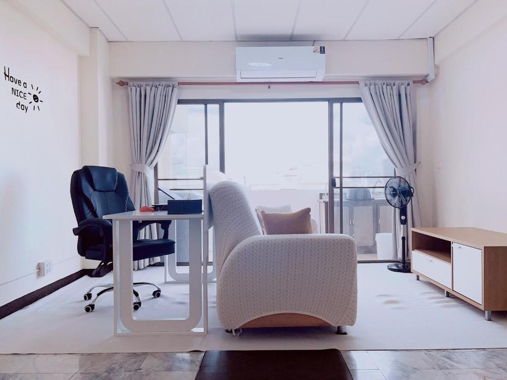 Stay & experience 55sqm Hispeed WiFi and Muay Thai 1 class photo 3