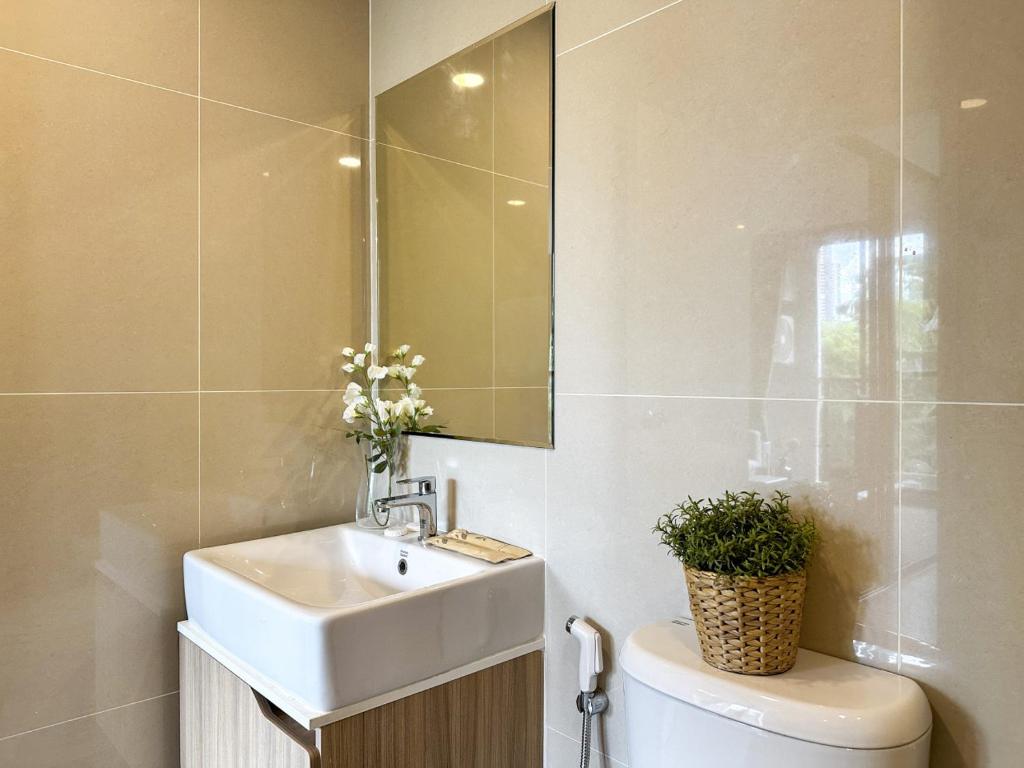 Serene Tropical 1BR - Ultra Fast Wifi - Sathorn photo 3