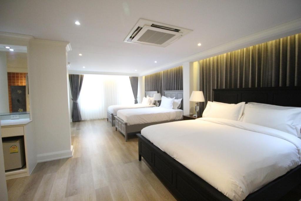 SASHA HOUSE photo 2