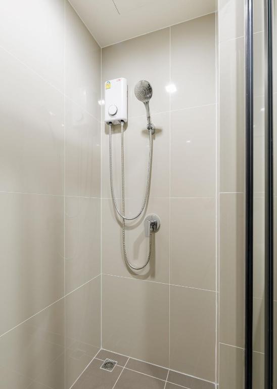 Bangkok city center-thong lo-rca-high-rise one-bedroom photo 3