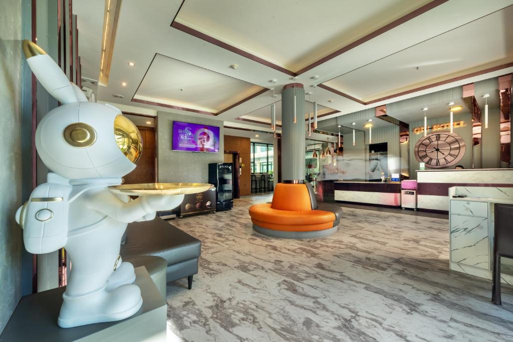 Qiu Hotel Sukhumvit - BTS On Nut Station photo 3