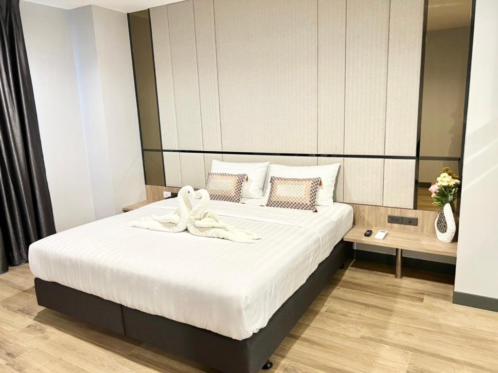 S.R.SUNSHINE HOTEL photo 2