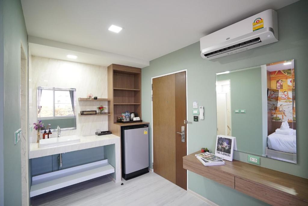 The Qube fifty Hotel photo 3