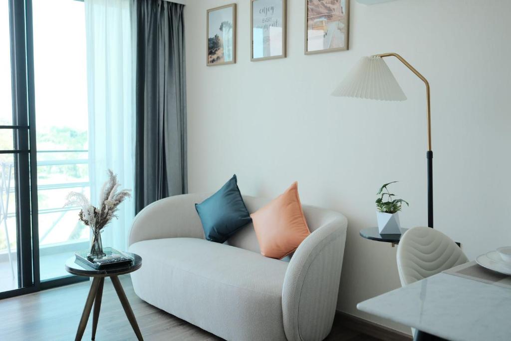 Next to Central Festival Shopping Mall The One 2-Bedroom — photo 1