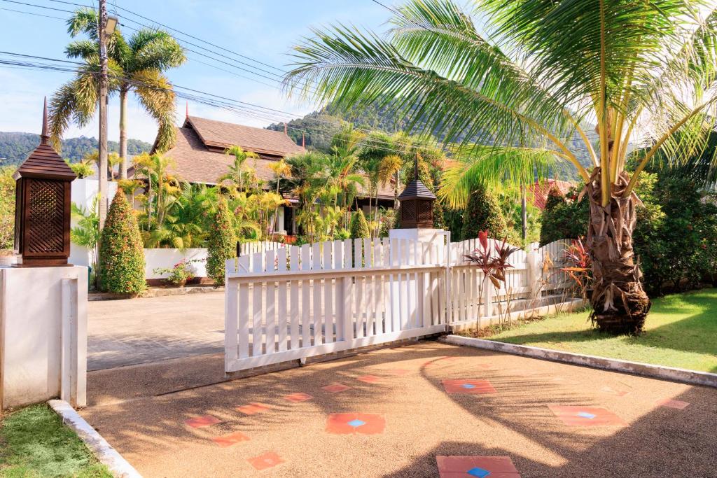 Villa with pool photo 3