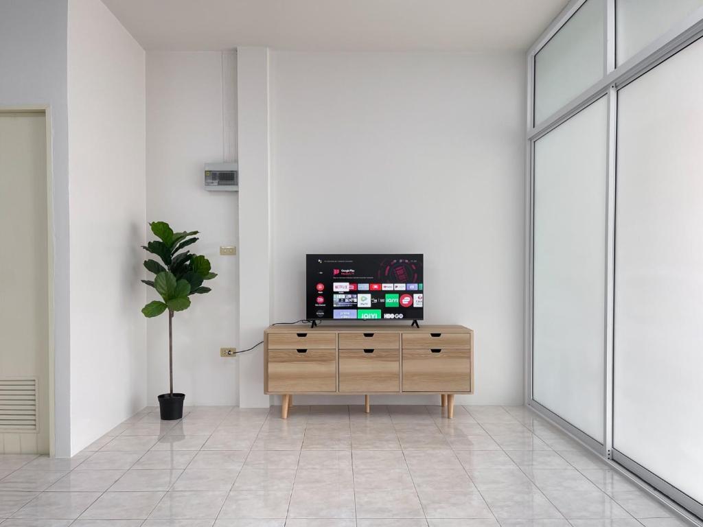 Sunny Rayong Townhouse — photo 1