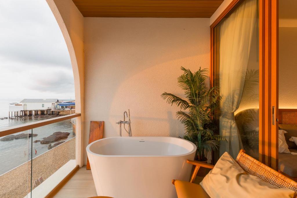 Tasana bar and luxury resort photo 3