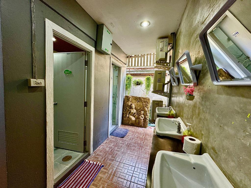 Eclipse Hostel and Bar photo 3