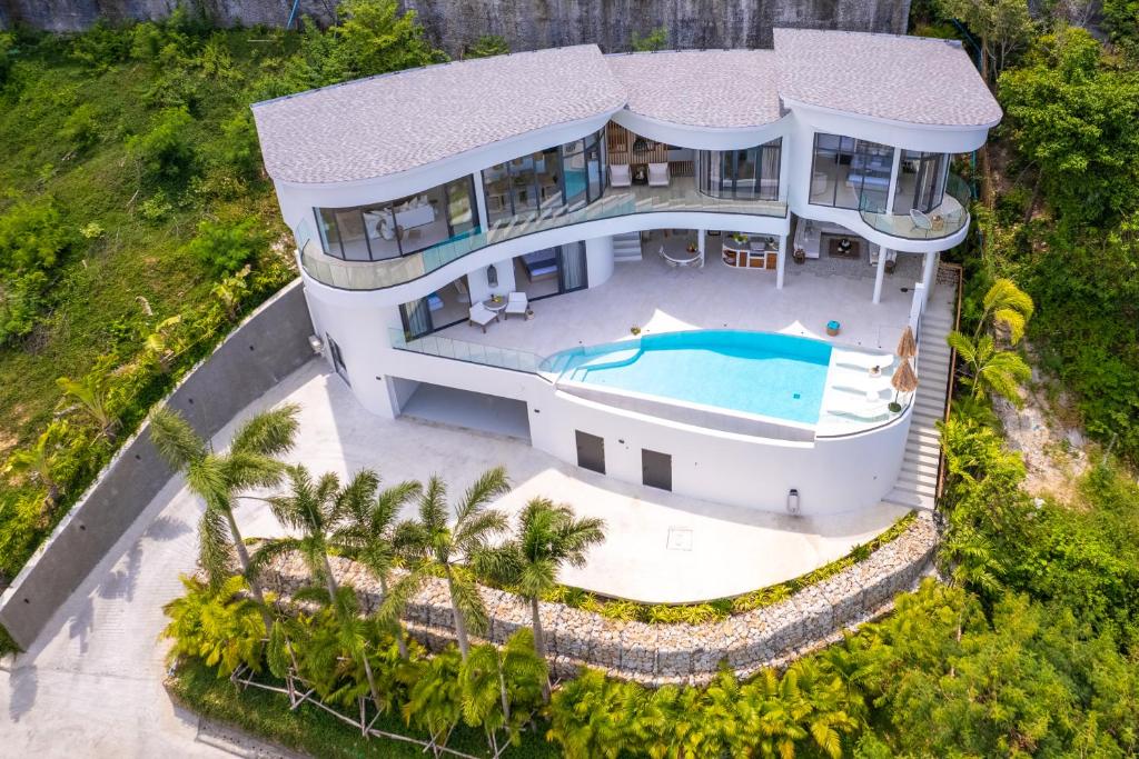 SKYLINE 9 - Spacious & Stylish LUXURY PANORAMIC SEAVIEW Villa with OUTDOOR Living & Kitchen — photo 1