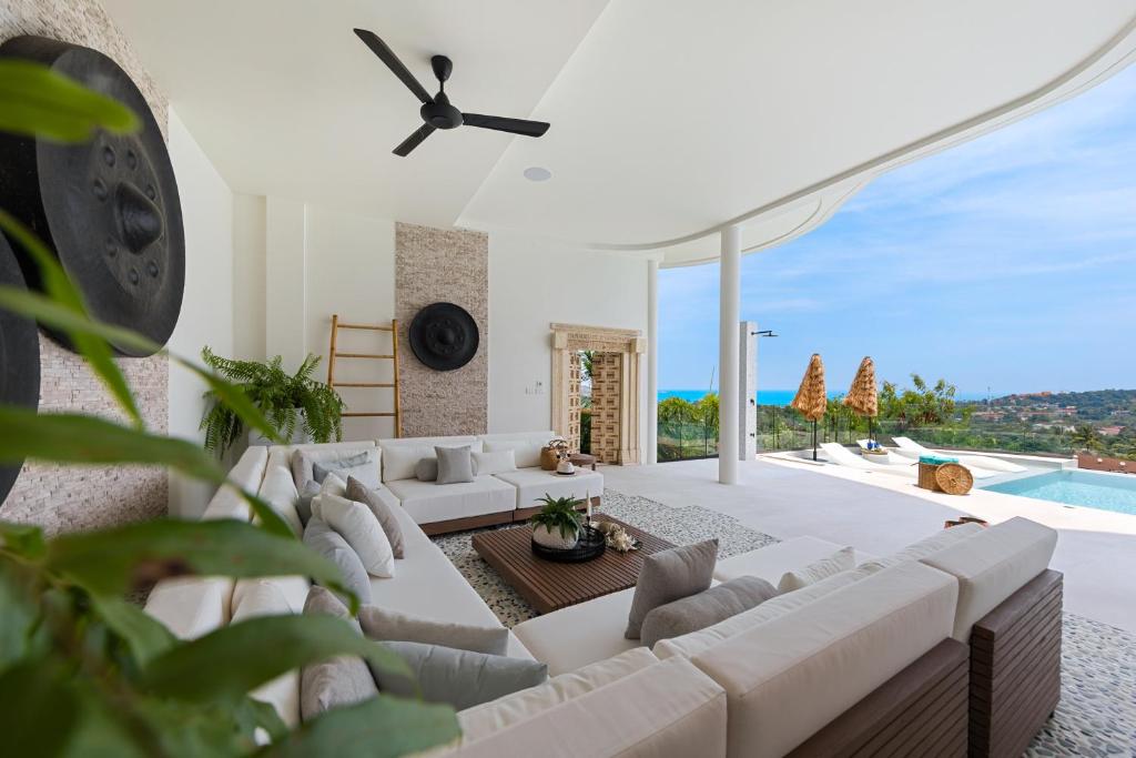 SKYLINE 9 - Spacious & Stylish LUXURY PANORAMIC SEAVIEW Villa with OUTDOOR Living & Kitchen photo 2
