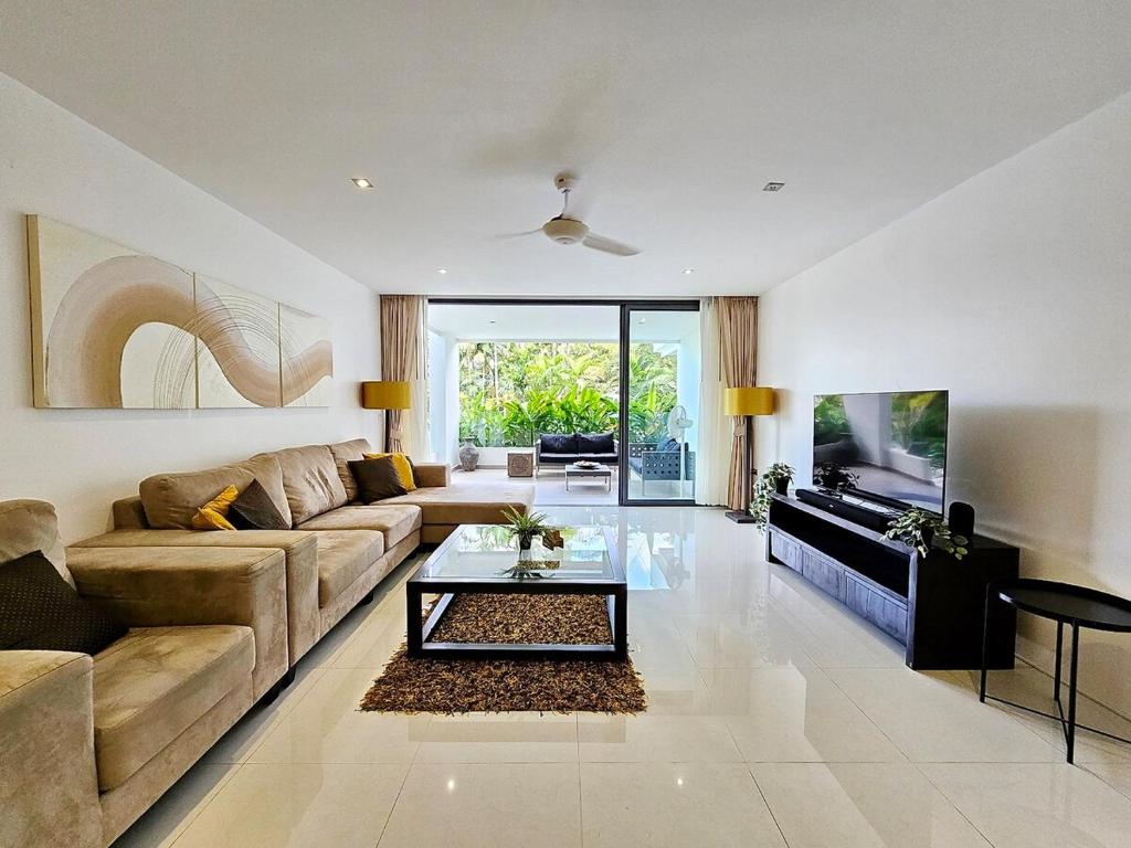 Stylish 2 Bedroom Apartment with pool access in Surin — photo 1