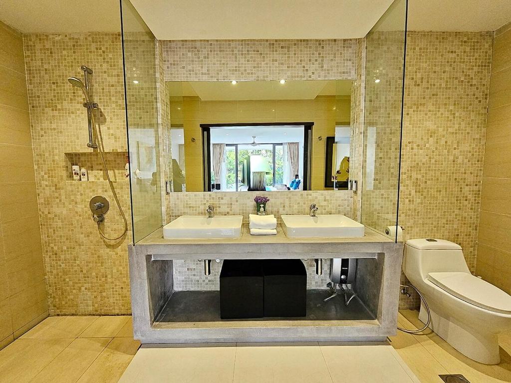 Stylish 2 Bedroom Apartment with pool access in Surin photo 3