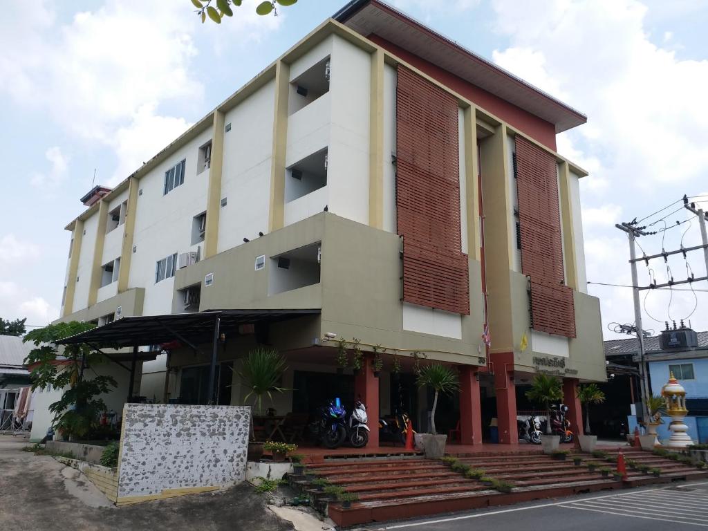 TongPrasit Place — photo 1