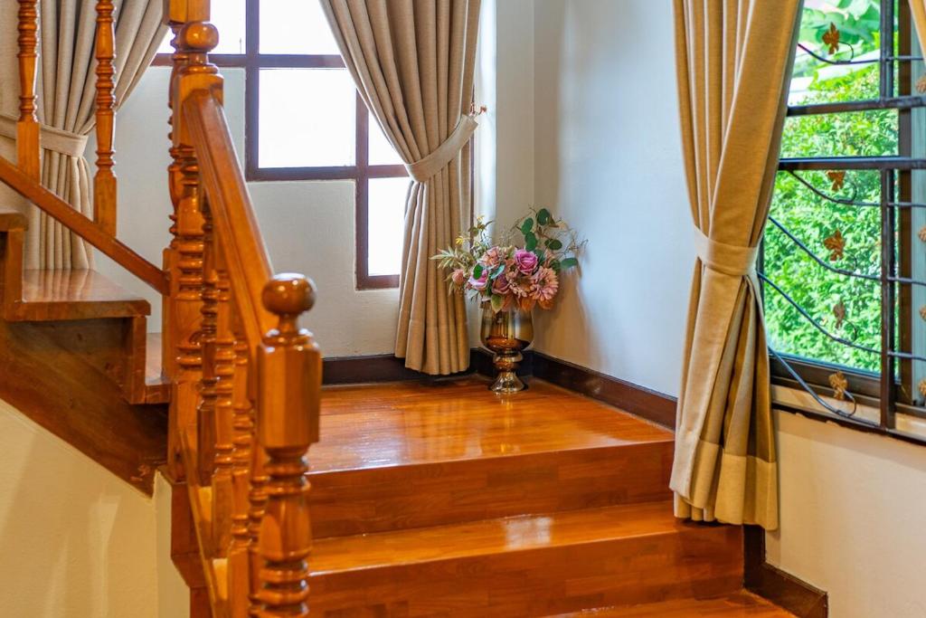 Standalone 3 bedroom 160 sqm villa with huge front and back yard photo 3