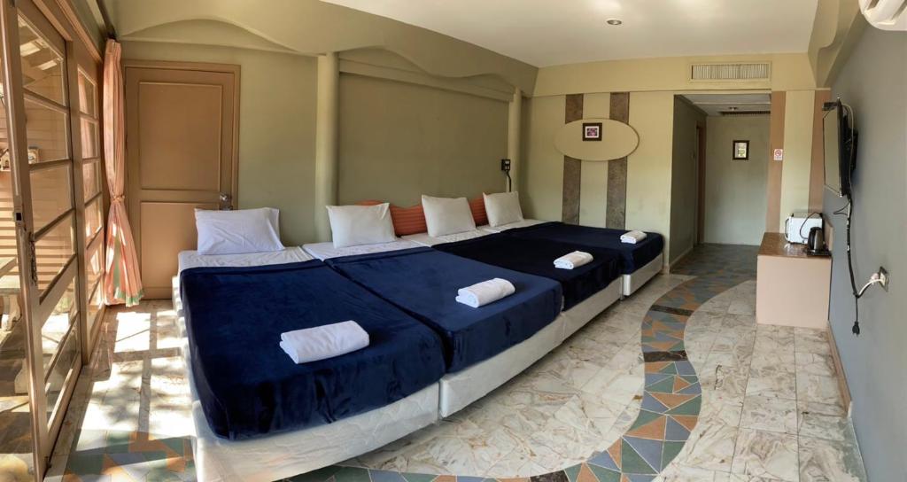 Rockgarden Beach Resort photo 2
